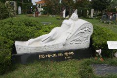 太阳集团电子游戏碑雕名人堂 | 阮玲玉纪念碑的石雕艺术