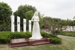 太阳集团电子游戏集团：以工匠精神展现碑雕工艺的魅力，纪念邓丽君的永恒歌声